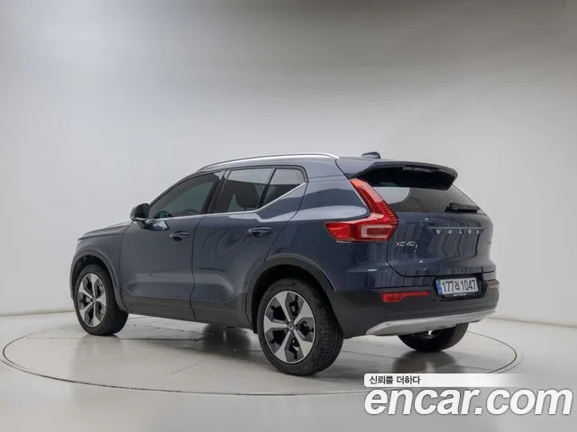 Volvo XC40 — фото 3