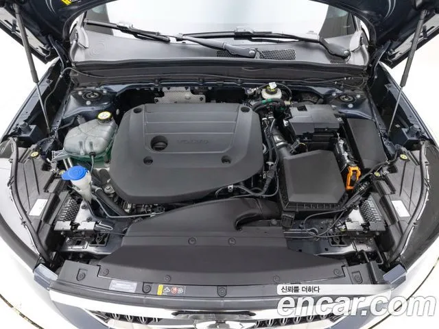 Volvo XC40 — фото 10