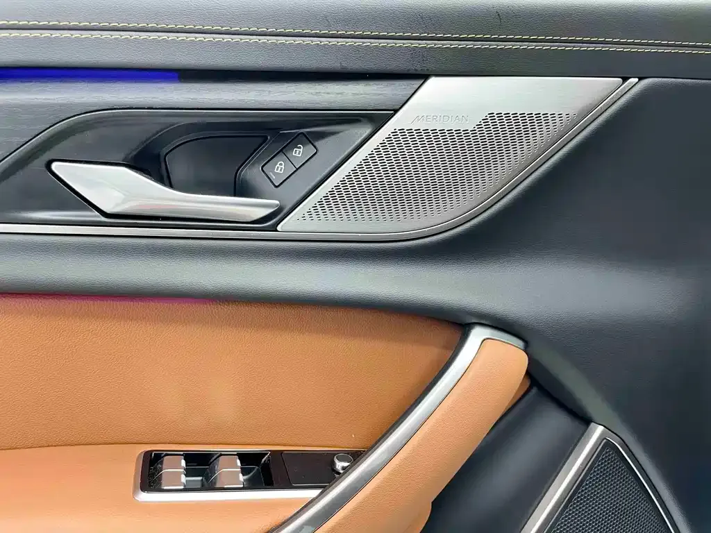 Jaguar XFL — фото 10