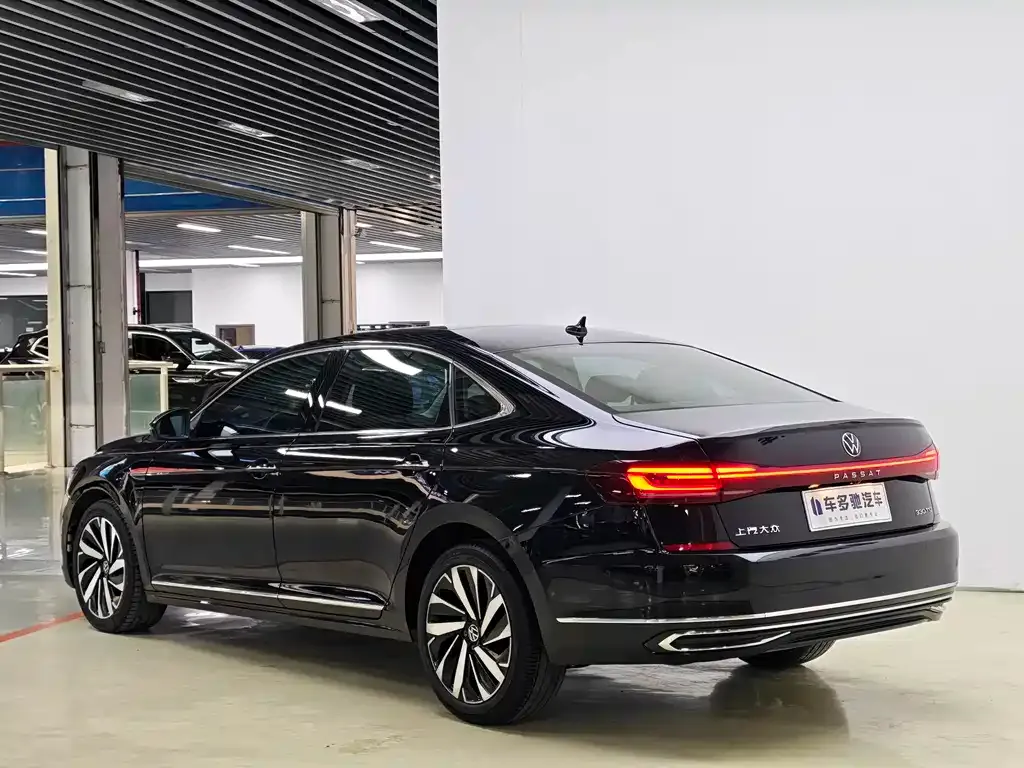 Volkswagen Passat — фото 5