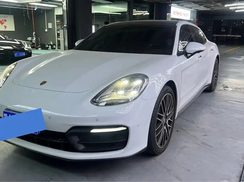 Porsche Panamera — фото 1