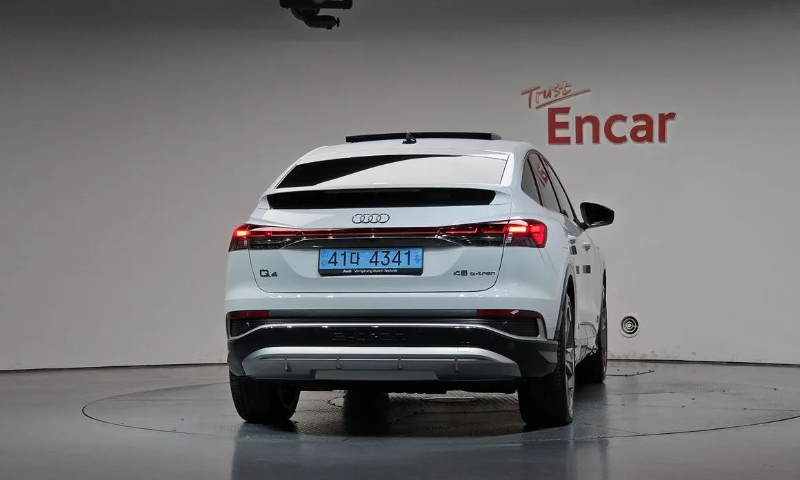 Audi Q4 e-tron — фото 8