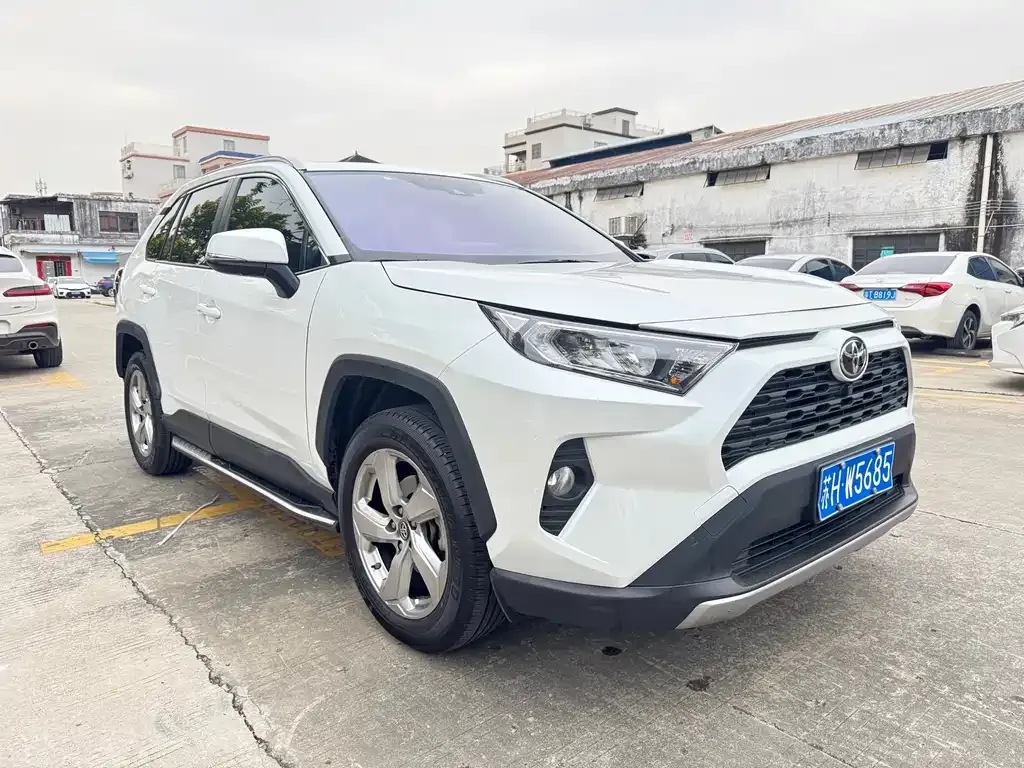 Toyota RAV4 — фото 9