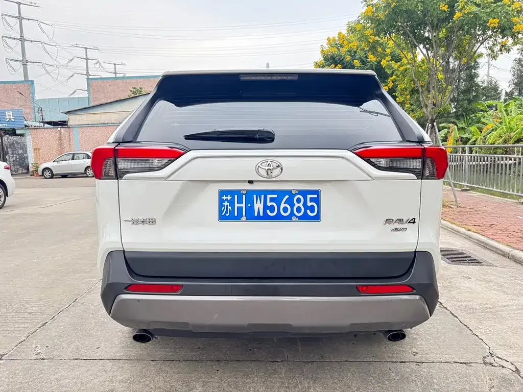 Toyota RAV4 — фото 4