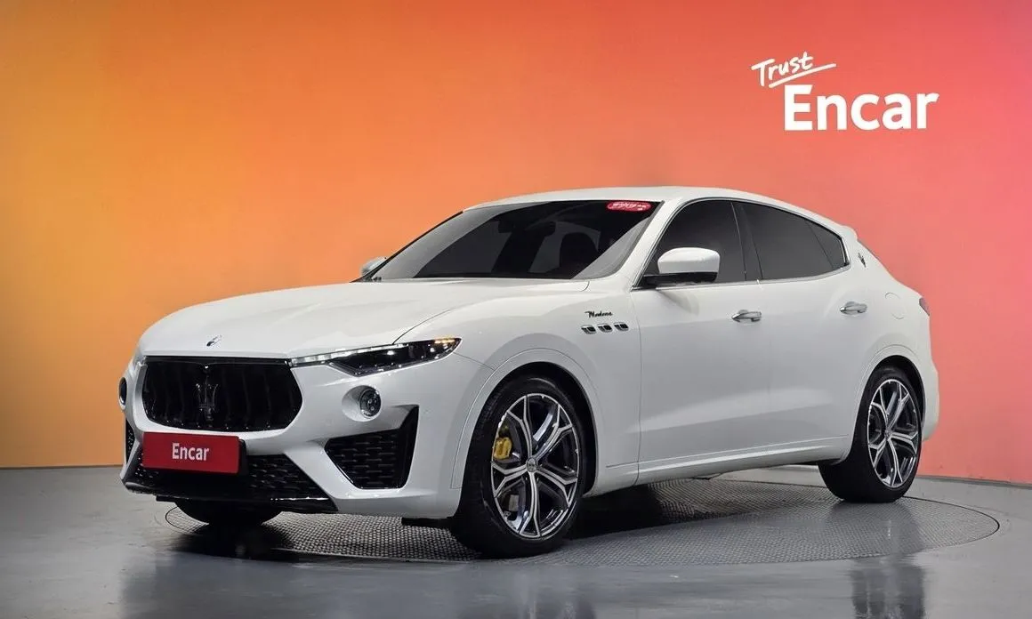 Maserati Levante — фото 1