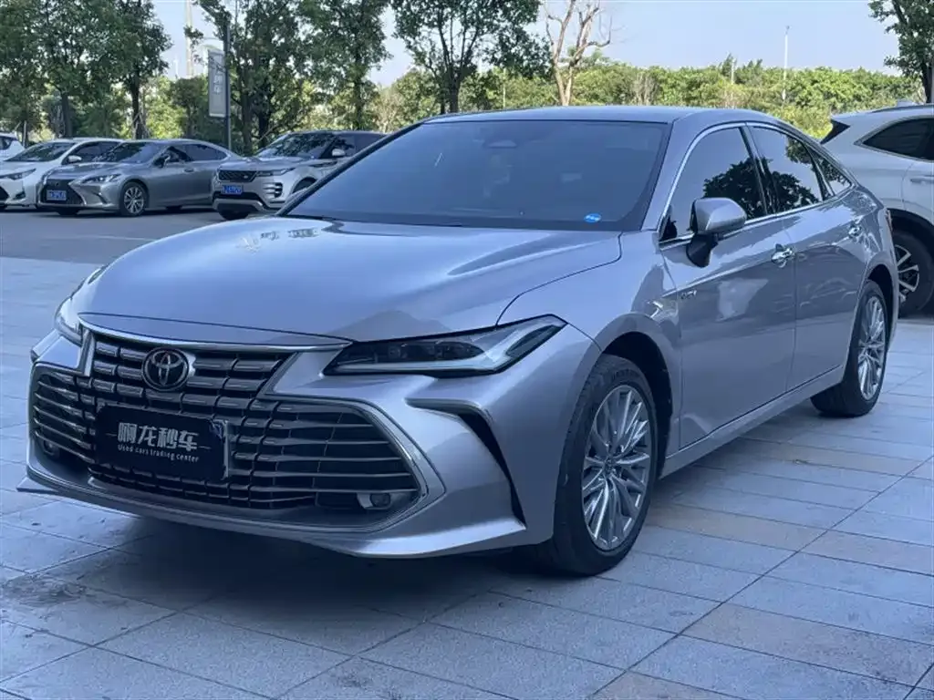 Toyota Avalon — фото 1