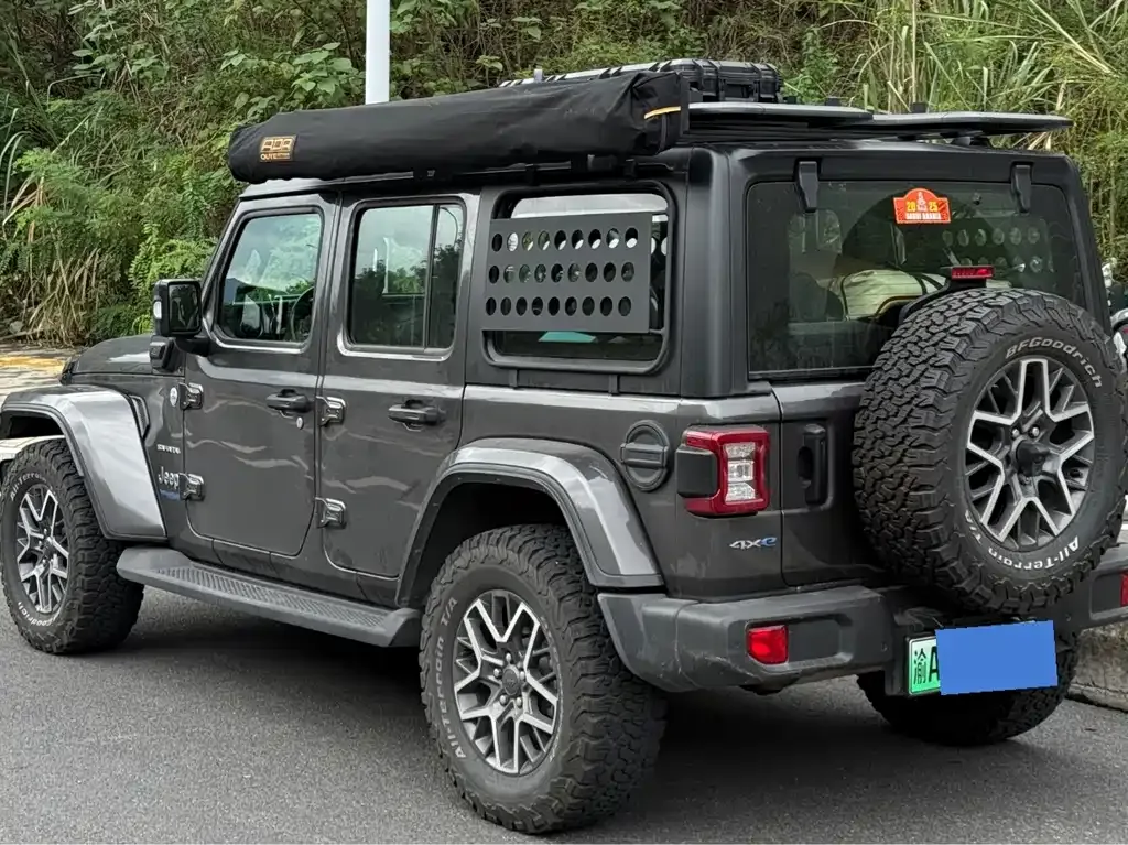 Jeep Wrangler PHEV — фото 7