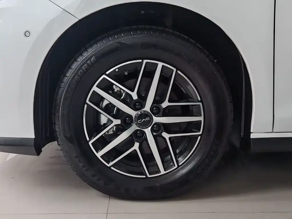 BYD Seal 05 DM-i — фото 6