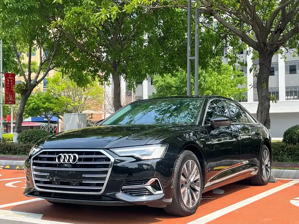 Audi A6L — фото 1