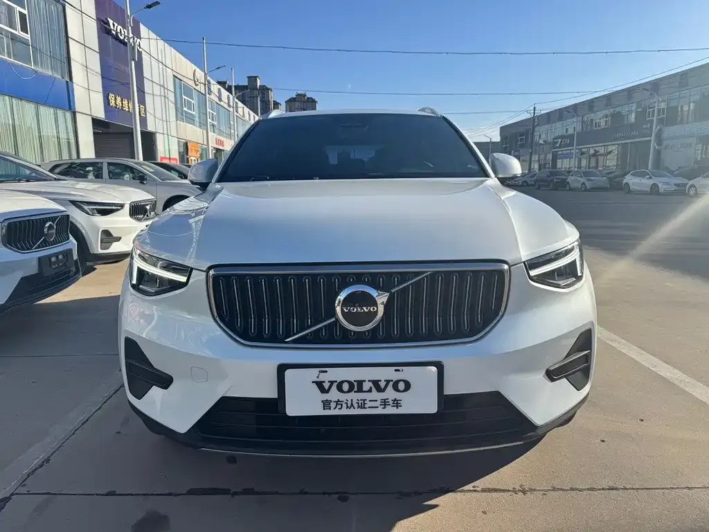 Volvo XC40 — фото 8