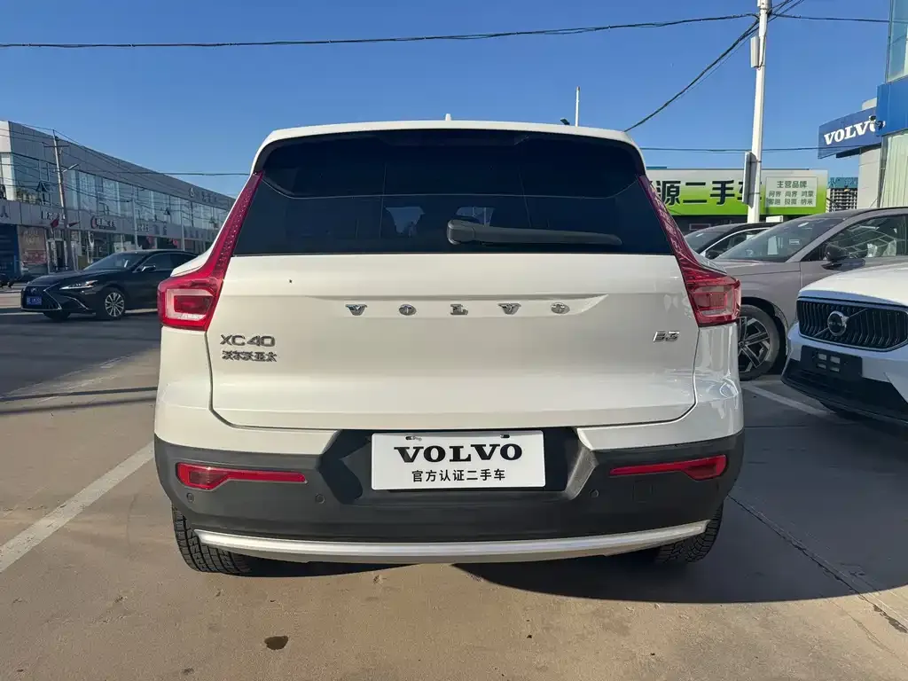 Volvo XC40 — фото 3