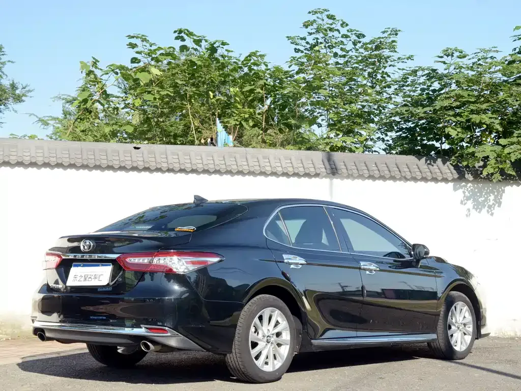 Toyota Camry — фото 8