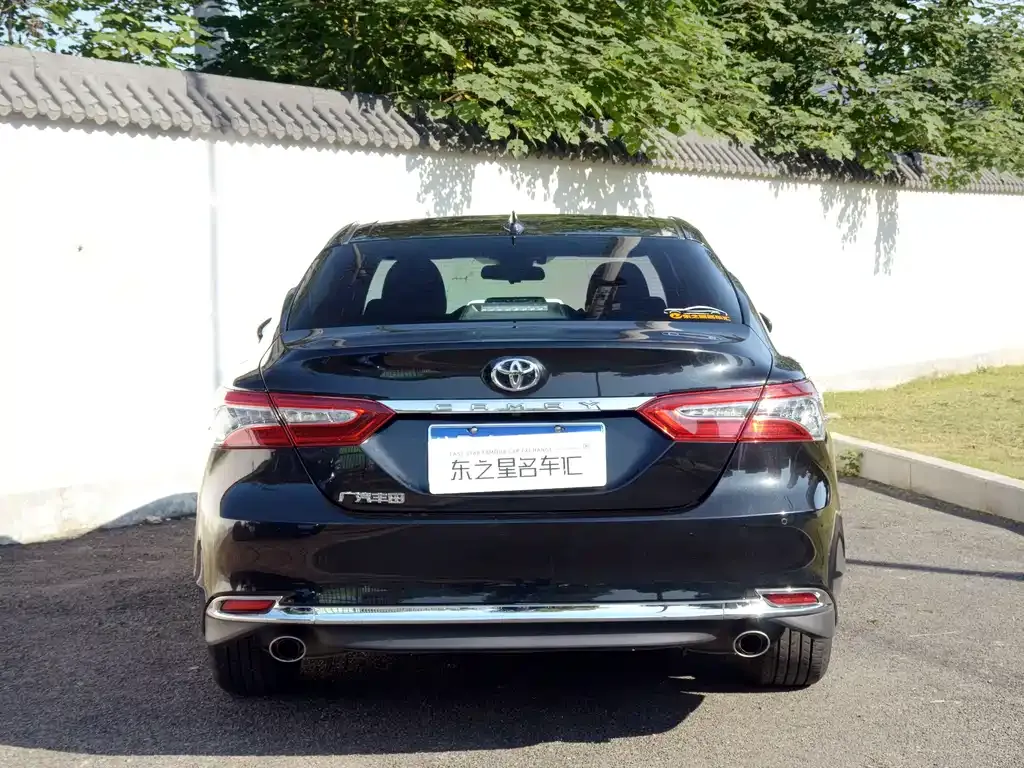 Toyota Camry — фото 5