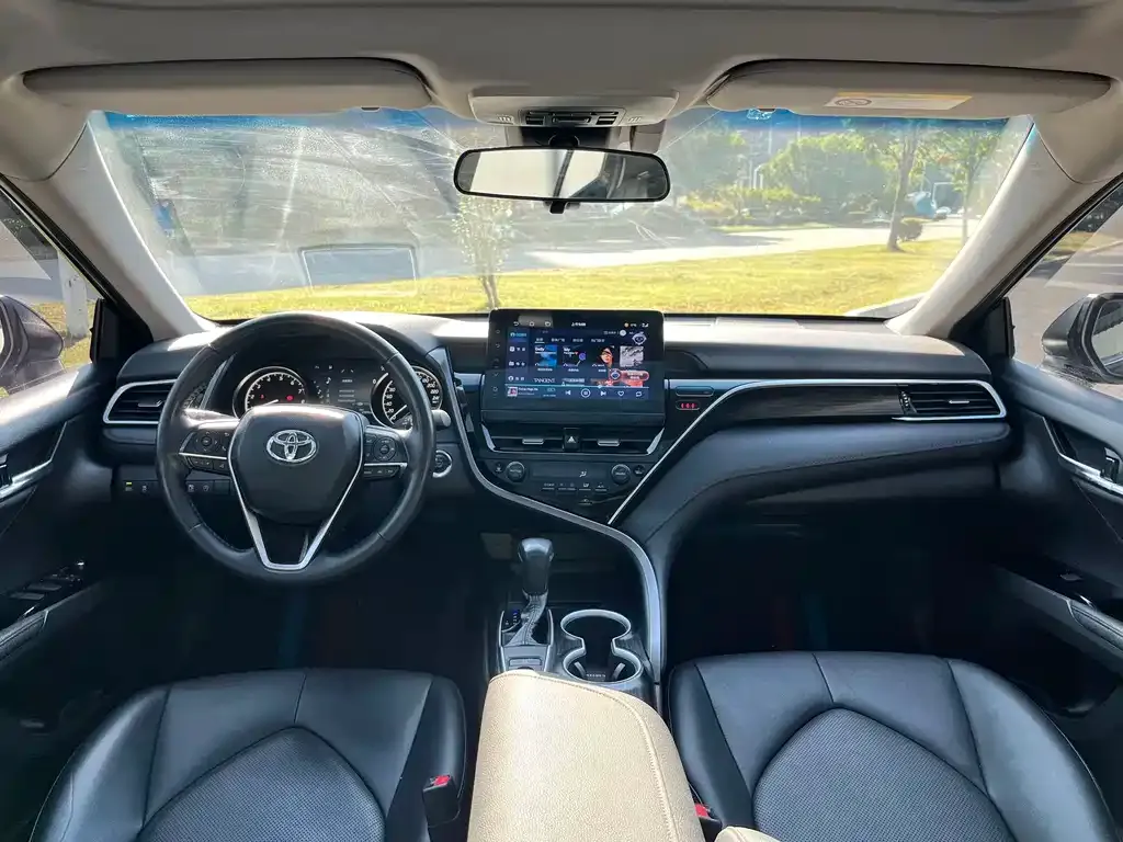 Toyota Camry — фото 4