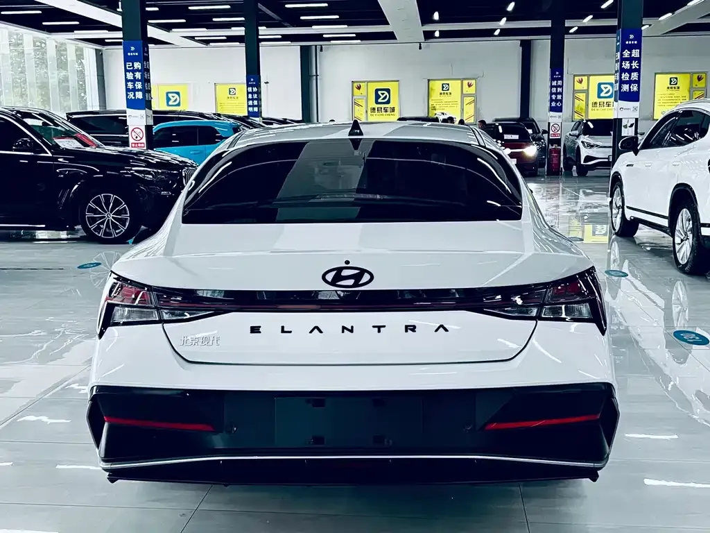 Hyundai Elantra — фото 4