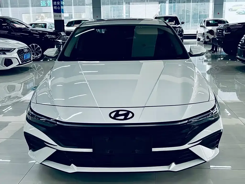 Hyundai Elantra — фото 2