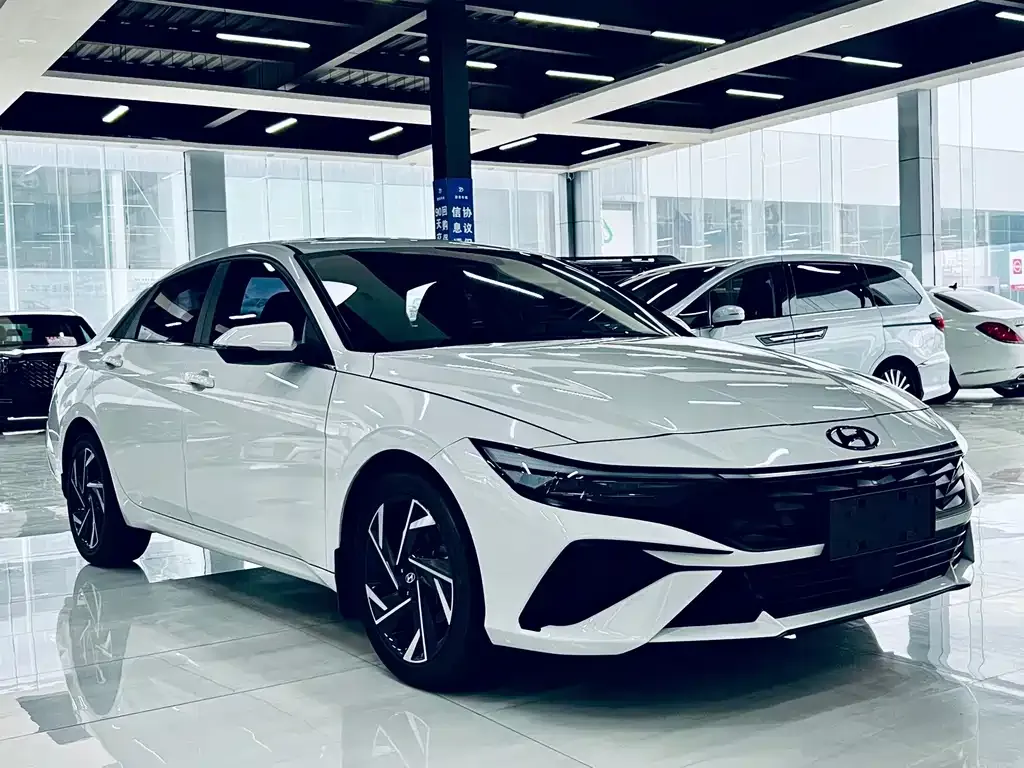 Hyundai Elantra — фото 3
