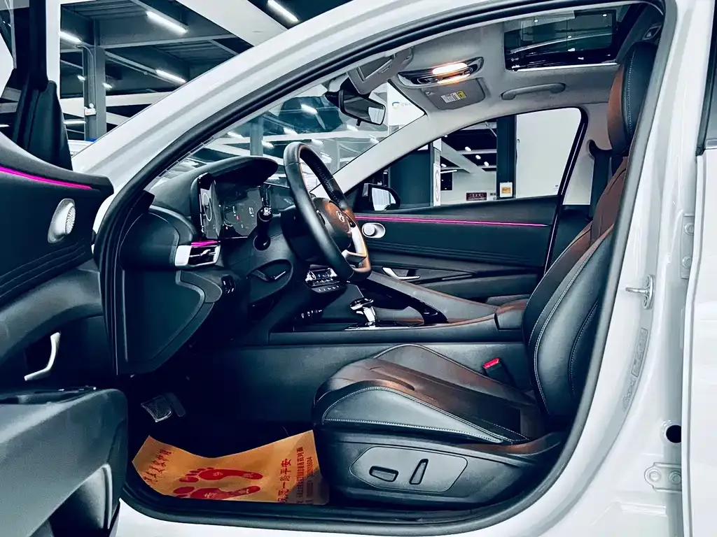 Hyundai Elantra — фото 6