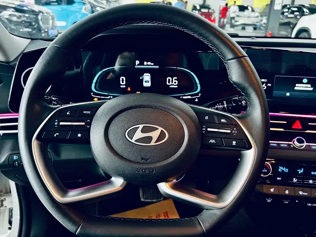 Hyundai Elantra — фото 8