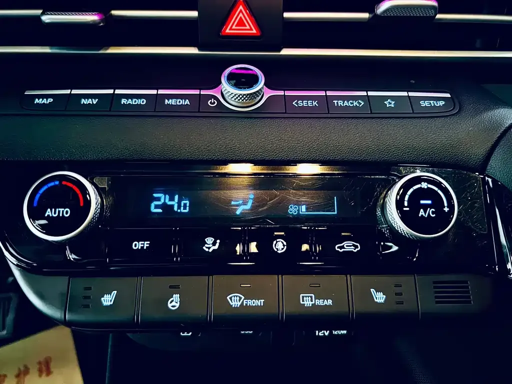 Hyundai Elantra — фото 5