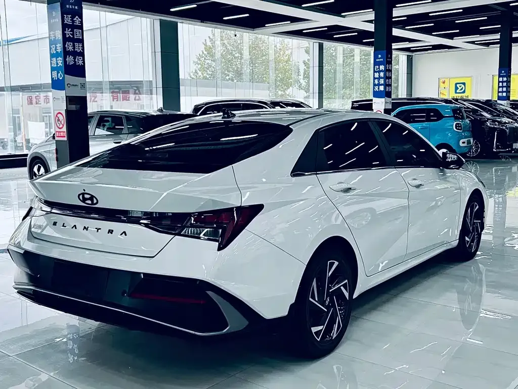 Hyundai Elantra — фото 10