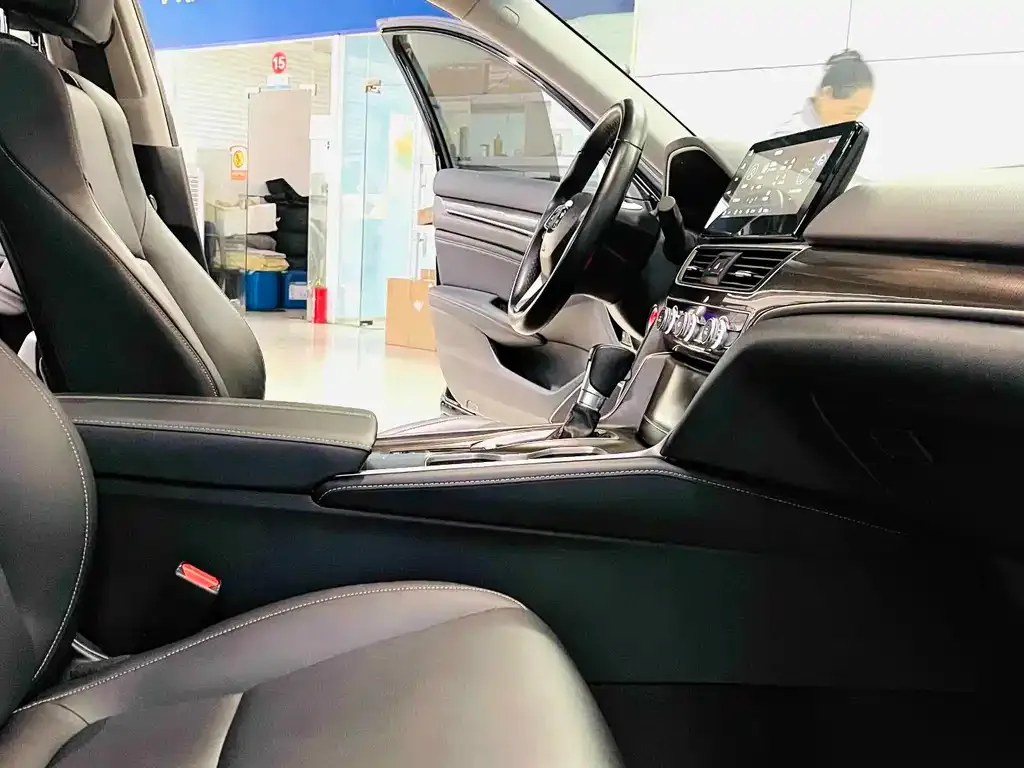 Honda Accord — фото 9