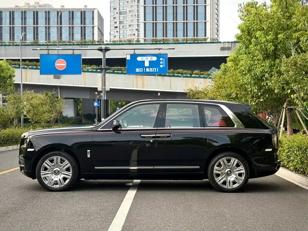 Rolls-Royce Cullinan — фото 9