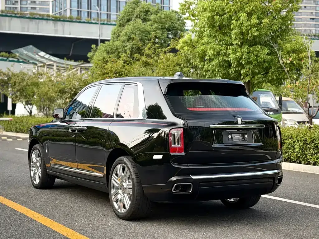 Rolls-Royce Cullinan — фото 10