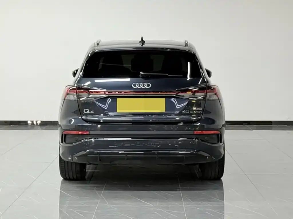 Audi Q4 e-tron — фото 10