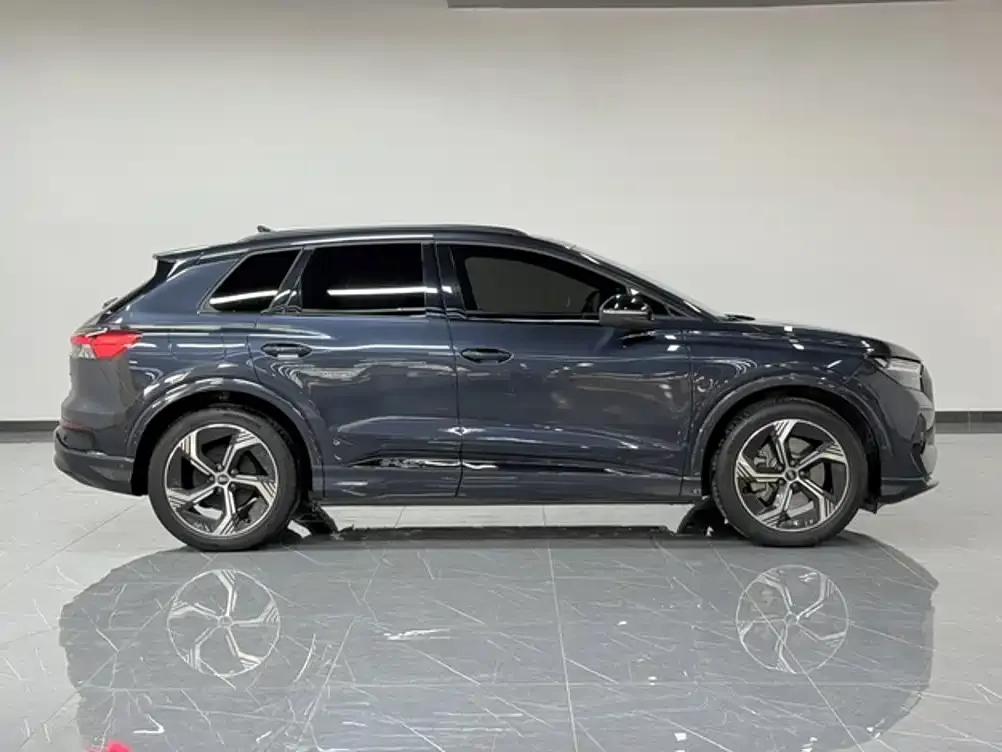 Audi Q4 e-tron — фото 7