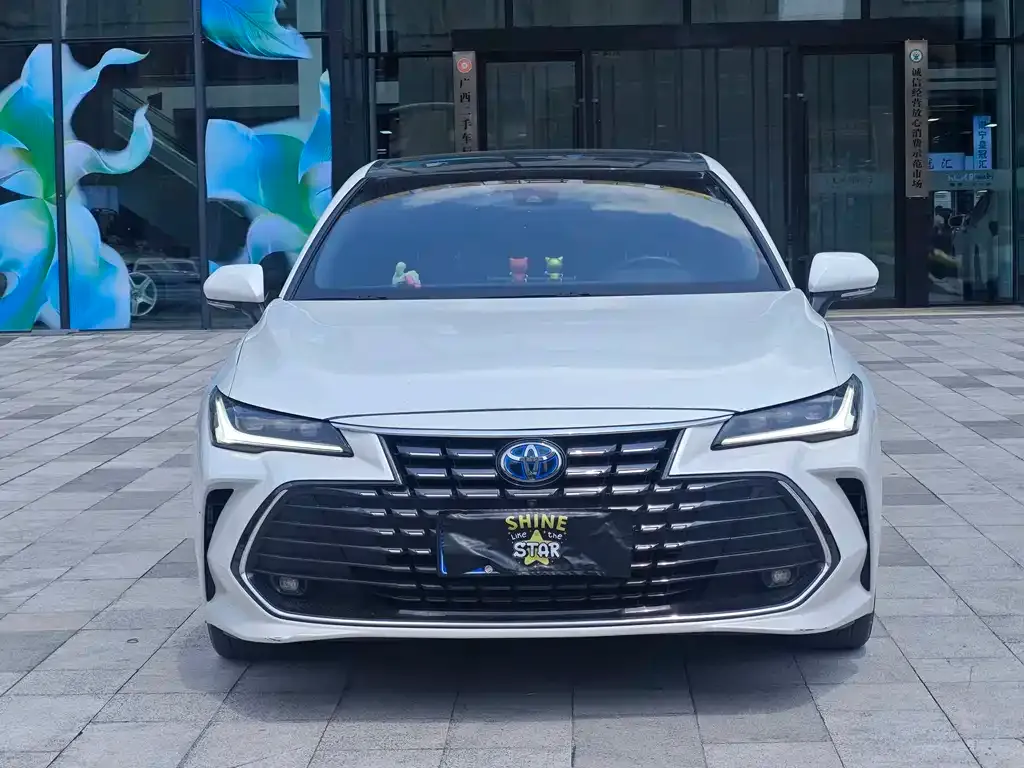 Toyota Avalon — фото 1