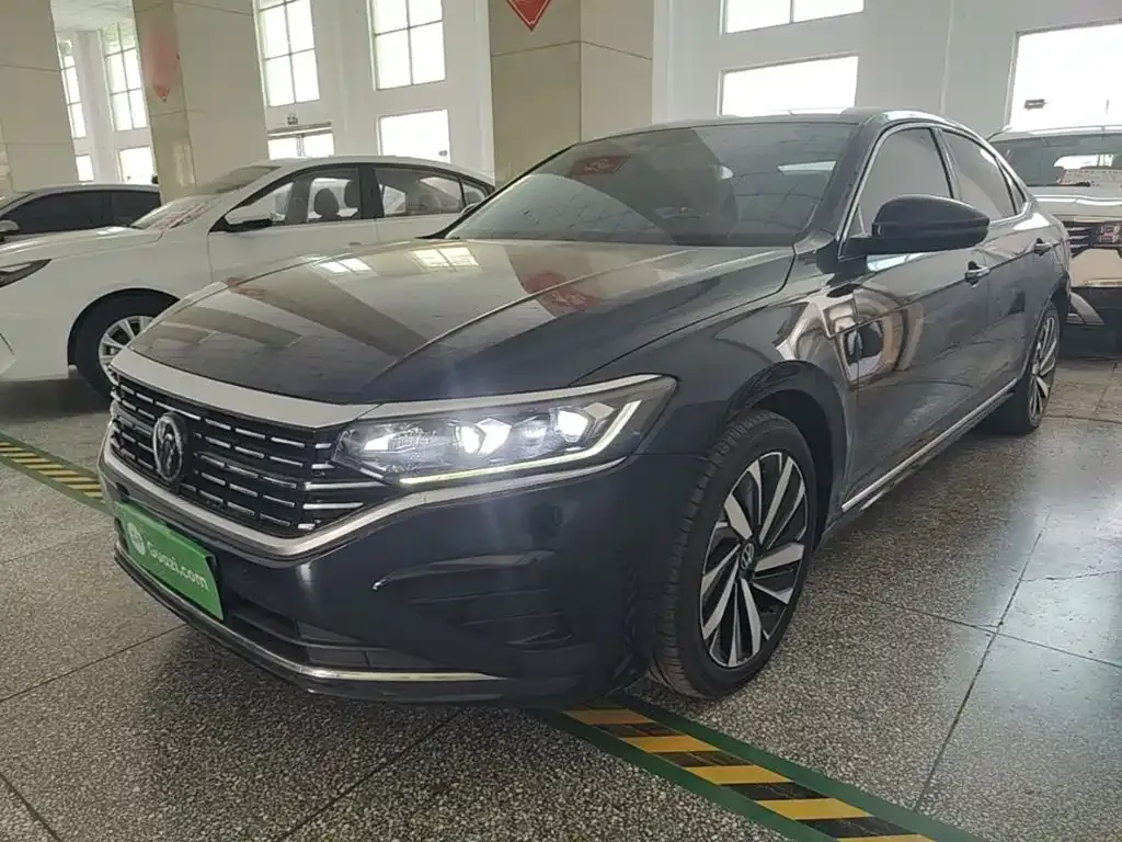 Volkswagen Passat — фото 1