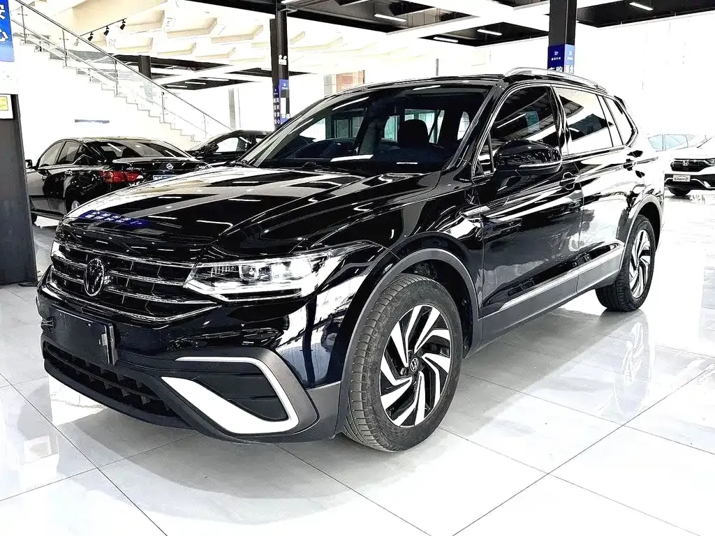 Volkswagen Tiguan L — фото 1
