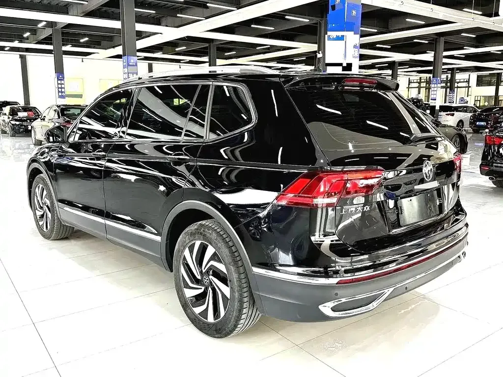 Volkswagen Tiguan L — фото 9