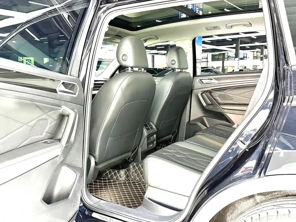 Volkswagen Tiguan L — фото 8