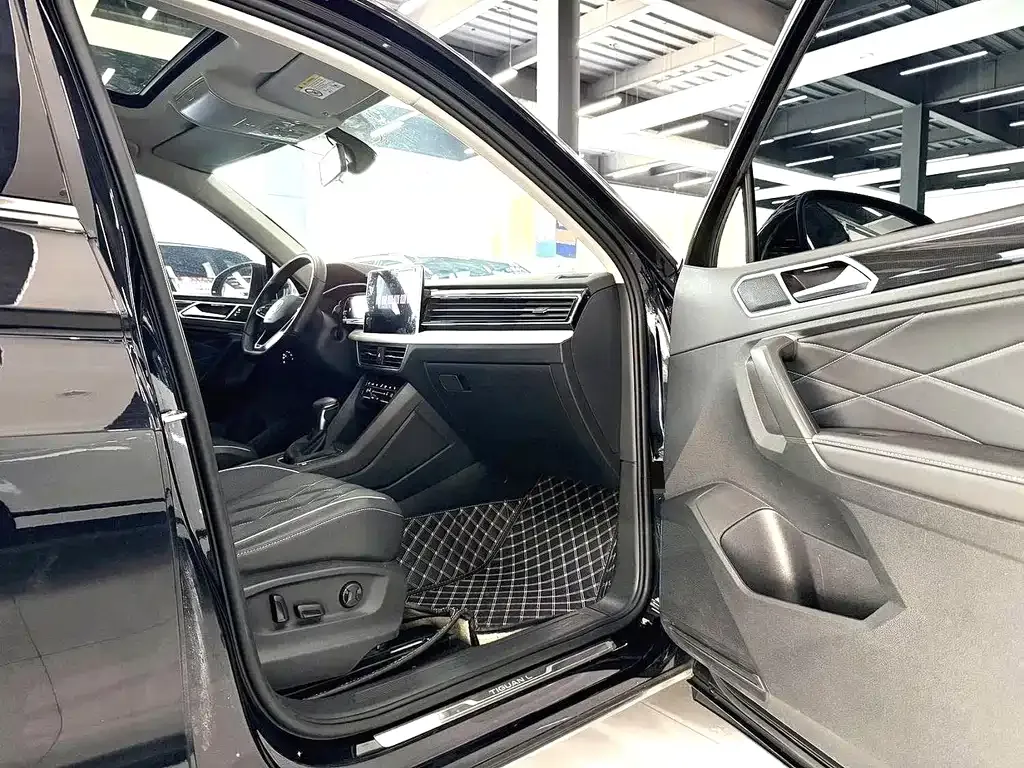 Volkswagen Tiguan L — фото 7