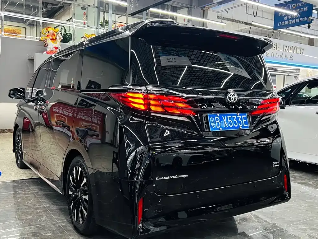 Toyota Alphard — фото 10