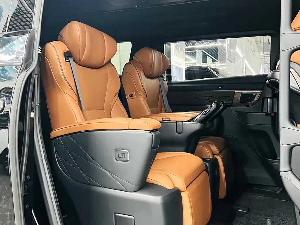 Toyota Alphard — фото 4