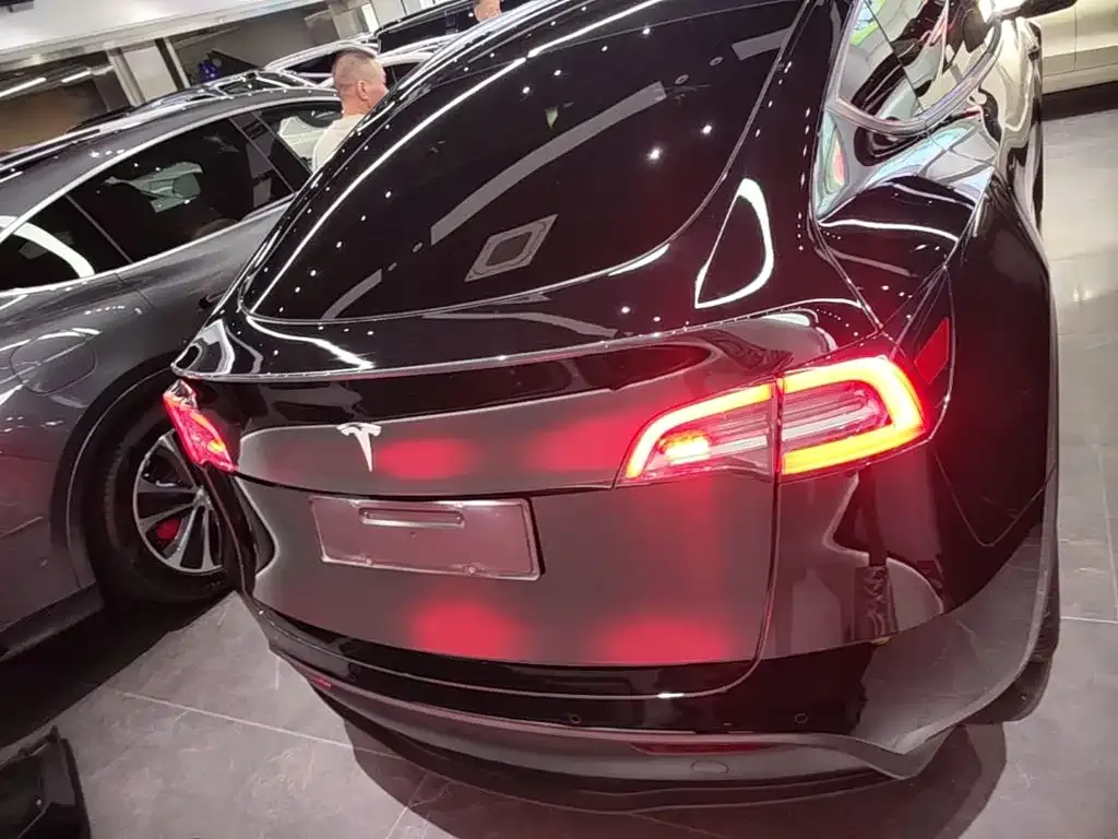 Tesla Model Y — фото 7