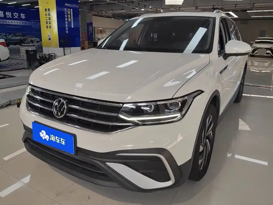 Volkswagen Tiguan L — фото 1