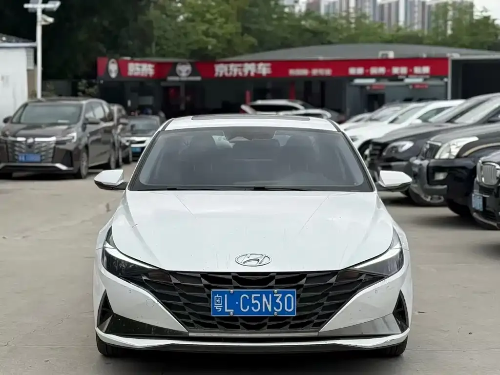 Hyundai Elantra — фото 8