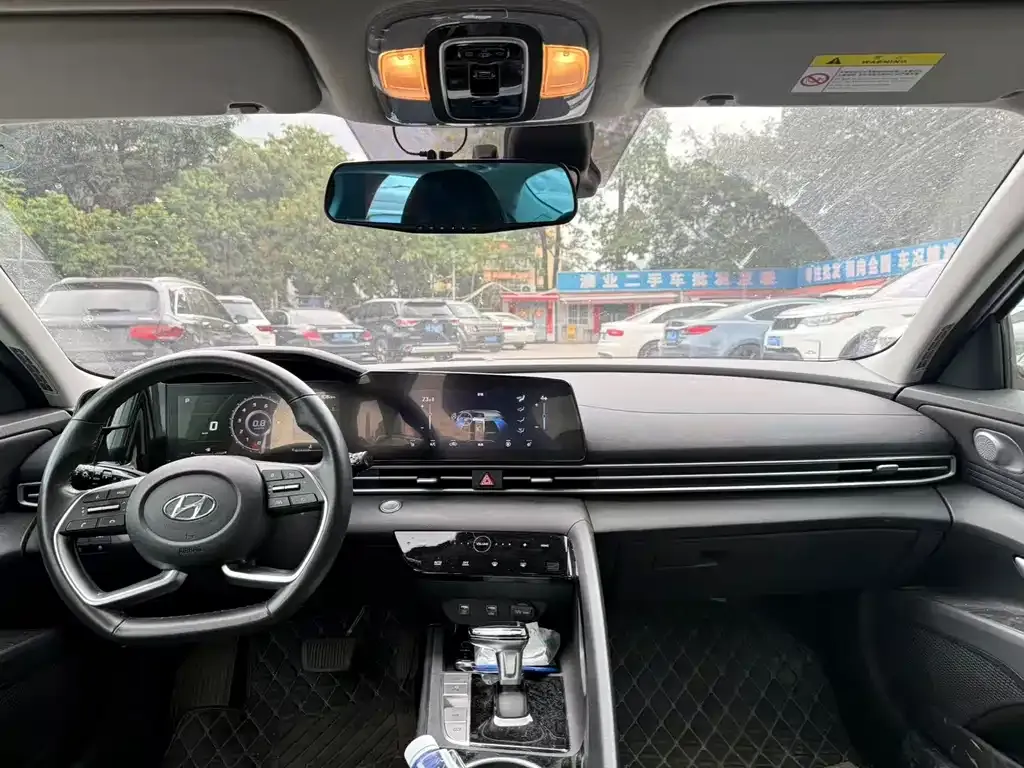 Hyundai Elantra — фото 2