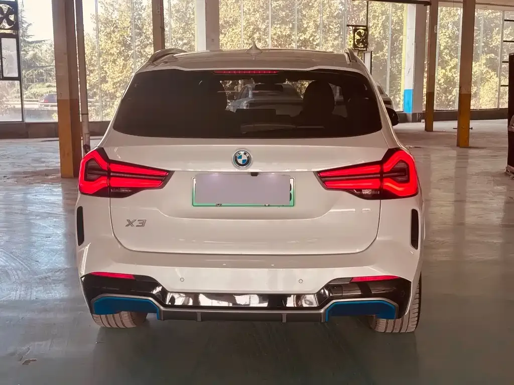 BMW iX3 — фото 3