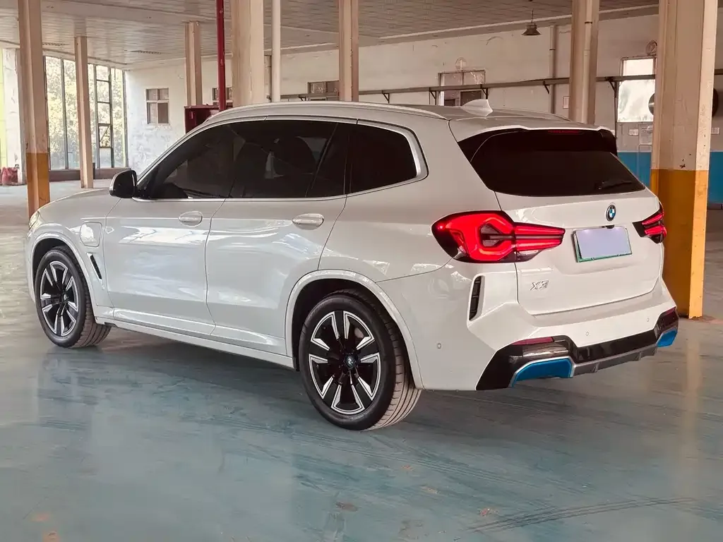 BMW iX3 — фото 5