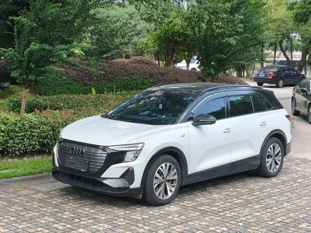 Audi Q5 e-tron — фото 9