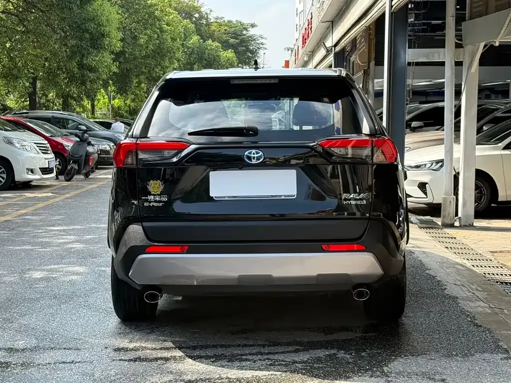 Toyota RAV4 — фото 9
