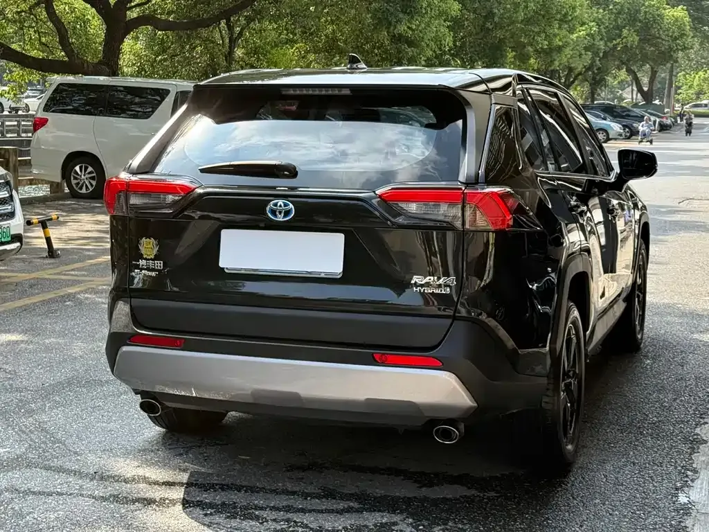 Toyota RAV4 — фото 10