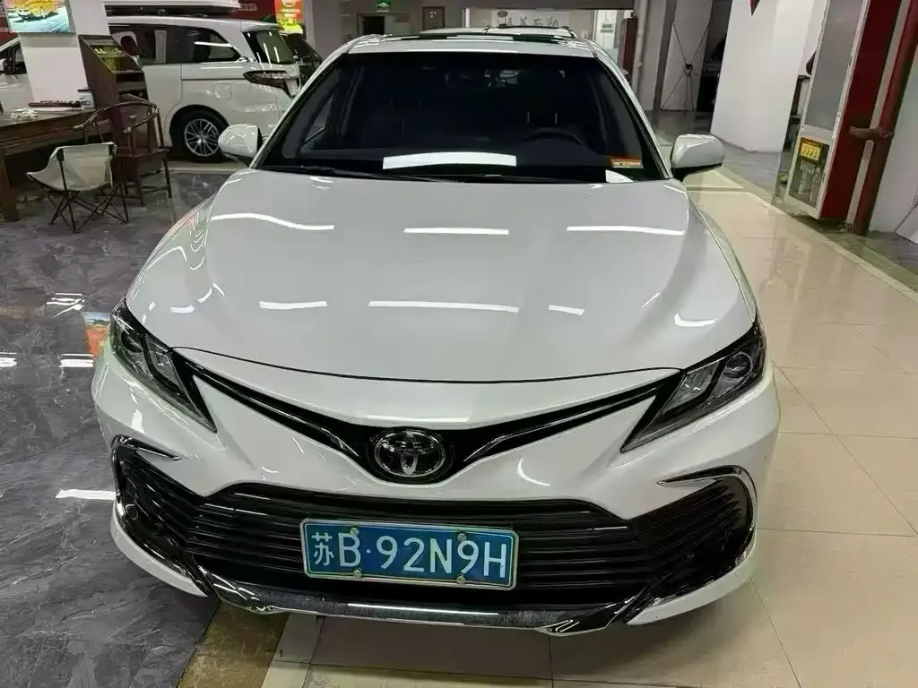 Toyota Camry — фото 5