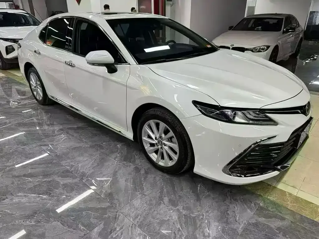 Toyota Camry — фото 7