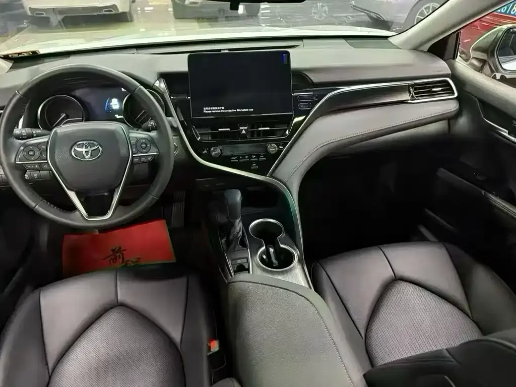Toyota Camry — фото 6